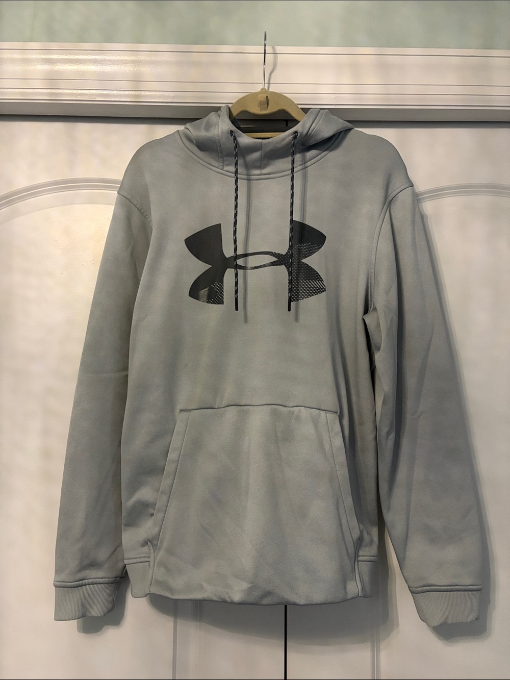 Under Armour Men's Light Gray Pullover Hoodie with Black Logo